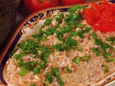 Сельдь с яблоками и орехами