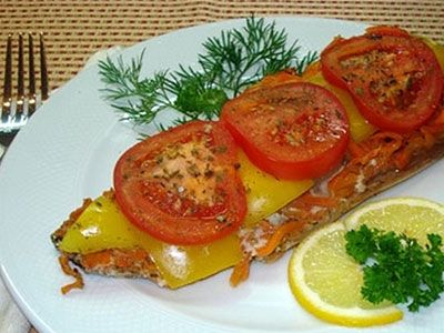 Скумбрия, запеченная с овощами