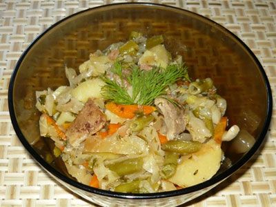 Свинина тушеная с капустой и стручковой фасолью