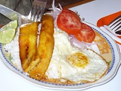 Яйца «Huevos a la Cubana» («По-кубински»)